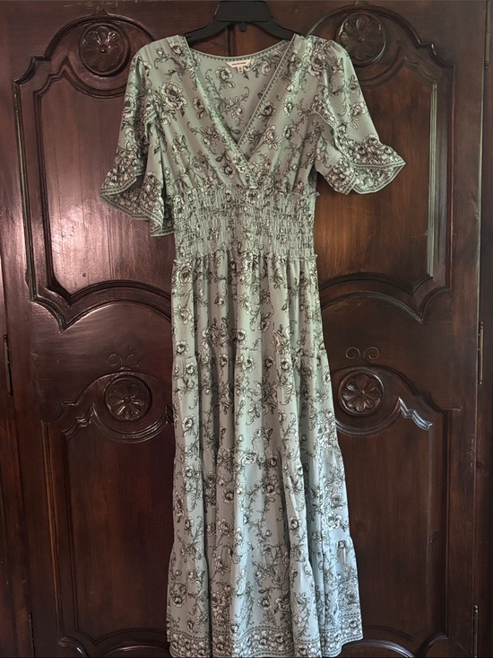 Max Studio Dresses & Skirts - Max Studio Sage Green Floral Maxi Dress with Smocked Waist